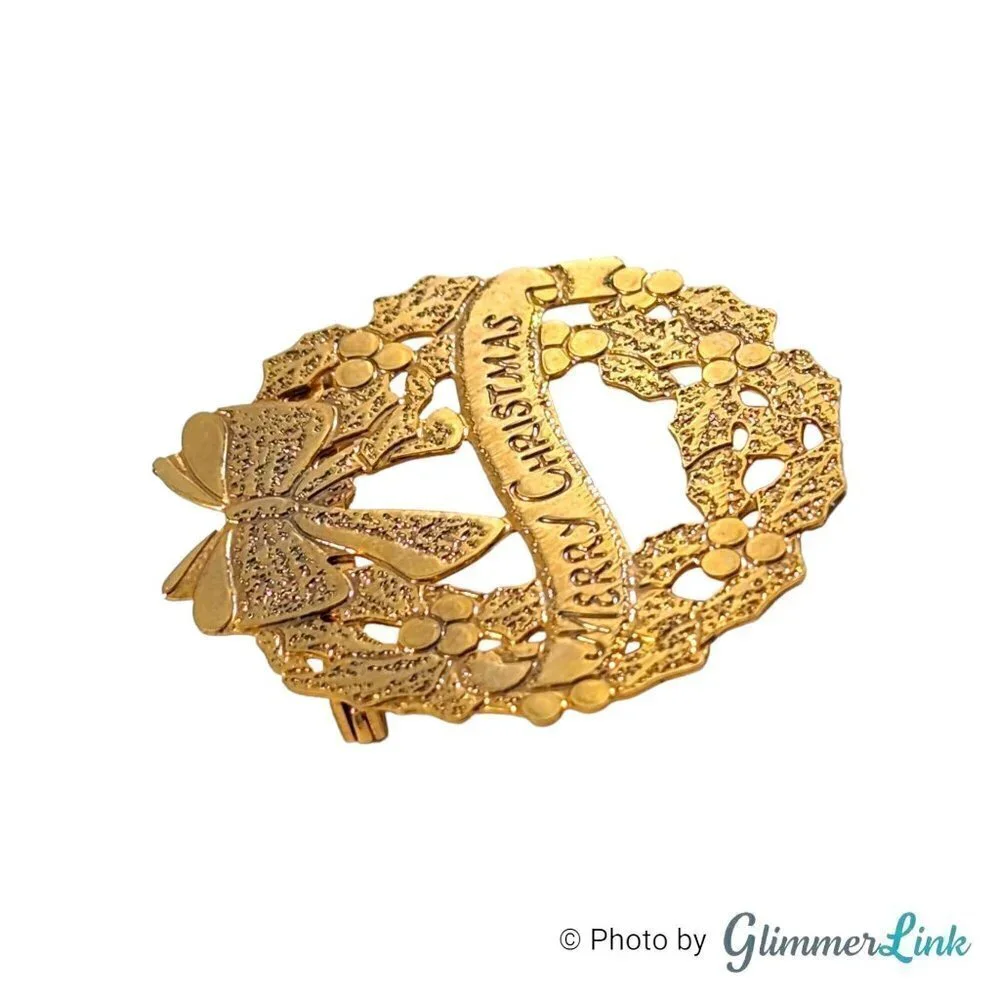 Vintage Flat Etched Merry Christmas Wreath Gold Tone Brooch